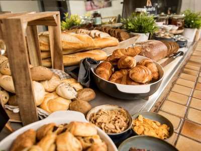Hotel Campanile & Restaurant Zuid-oost 3*