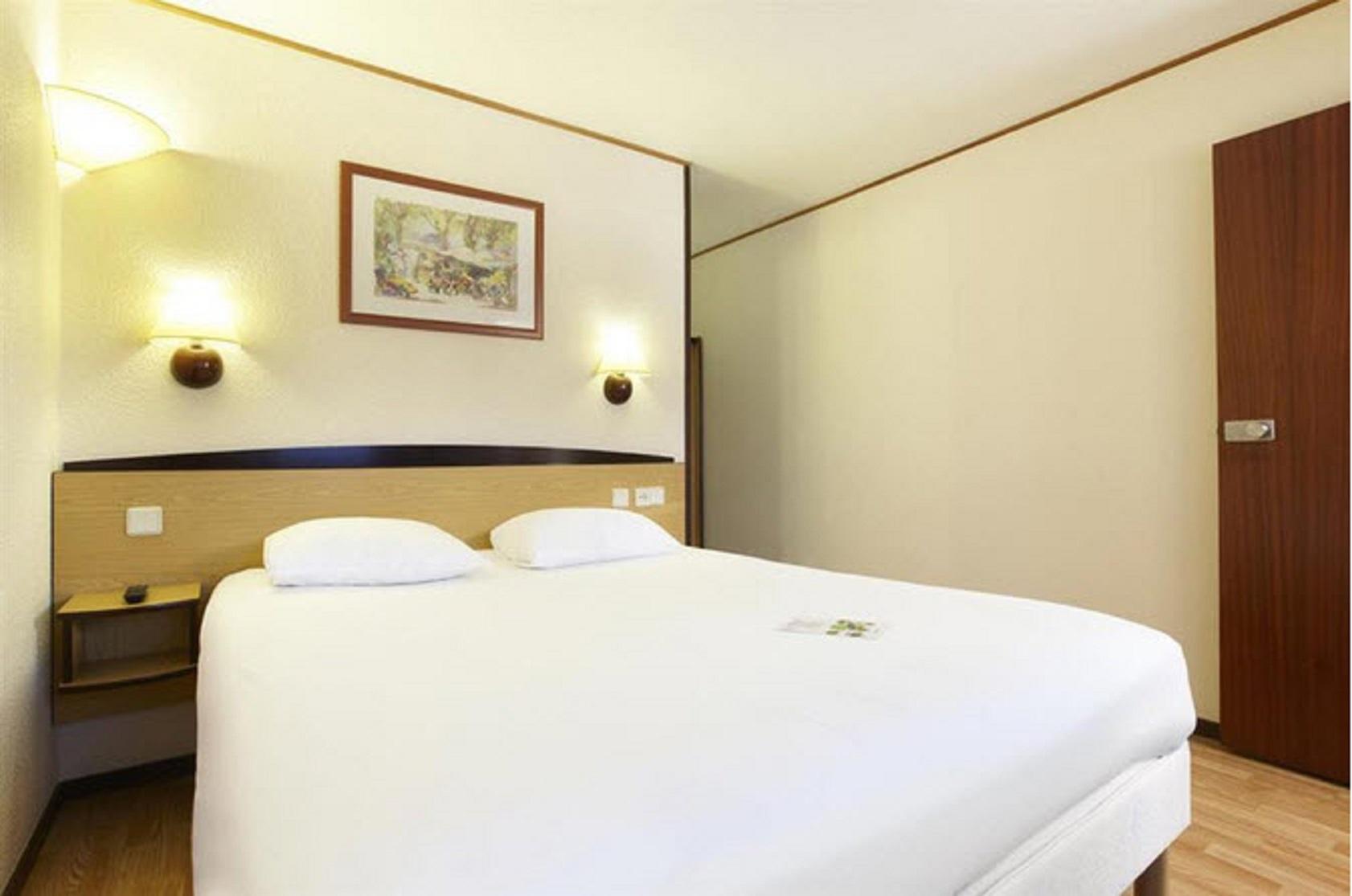 Campanile Y Restaurante Zuid Oost 3*