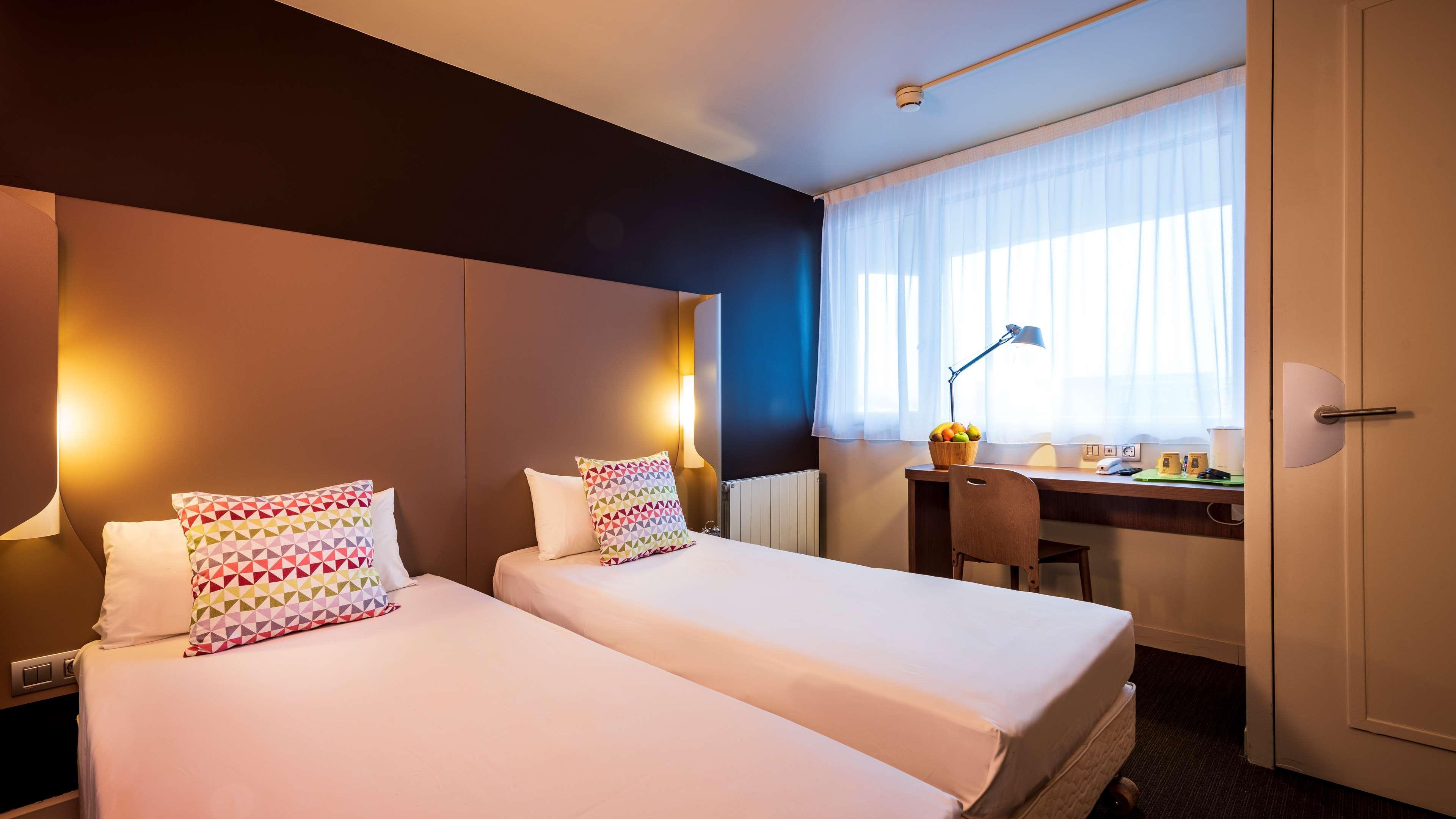 Hotel Campanile Y Restaurante Zuid Oost 3*