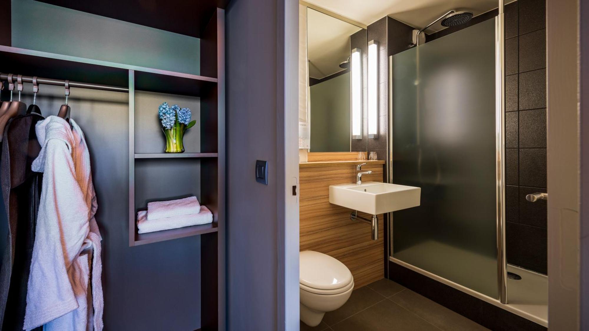 Hotel Campanile Y Restaurante Zuid Oost 3*