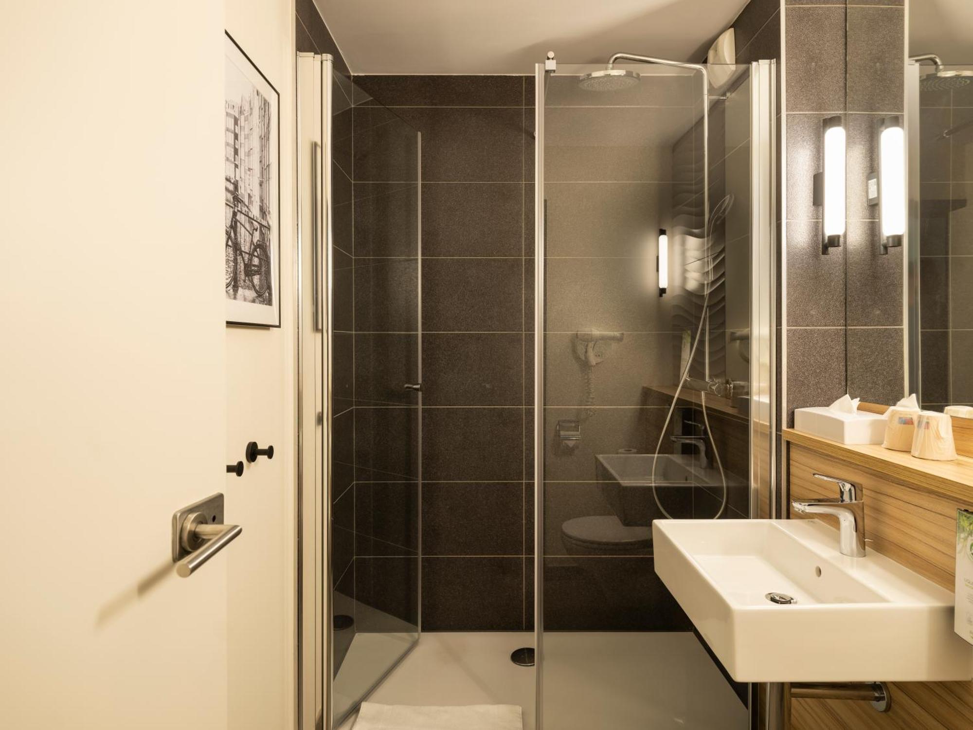 Campanile Y Restaurante Zuid Oost Hotel 3*